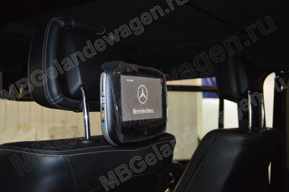 Один оригинальный монитор уже установили