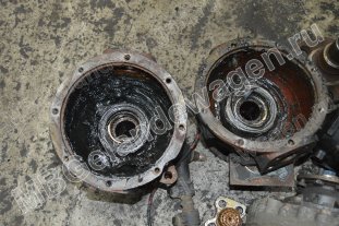 Грязь внутри кулака переднего моста Гелендвагена Грязь внутри кулака переднего моста Гелендвагена