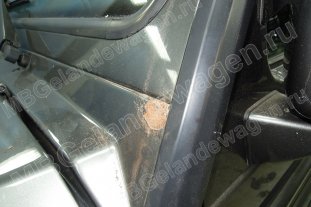 Ржавчина и коррозия рамки лобового стекла Гелендваген Ржавчина и коррозия рамки лобового стекла Гелендваген